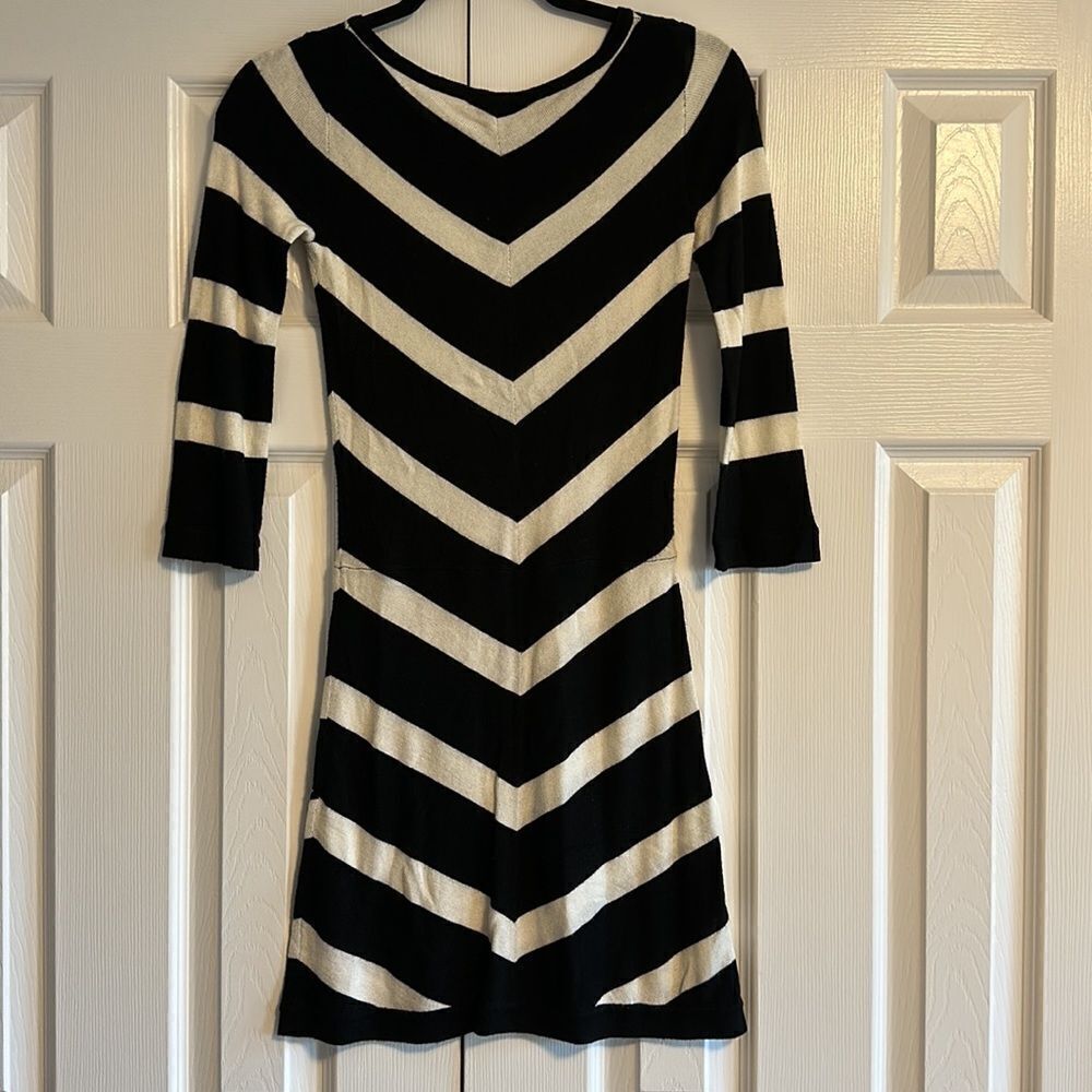Alice & Olivia Women’s Black & White V Striped Sweater Festive Season Dress XS - Picture 5 of 7